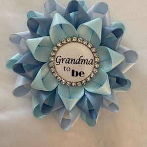Isn’t this cute! Chic Blue and White Grandma to Be Badge